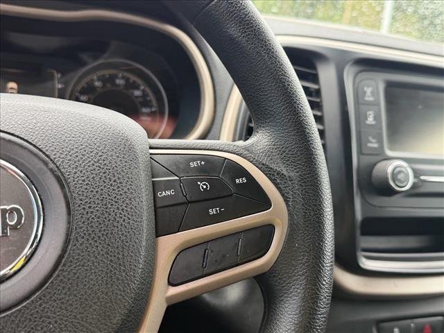 Used 2018 Bright White Clearcoat Jeep Latitude image 14