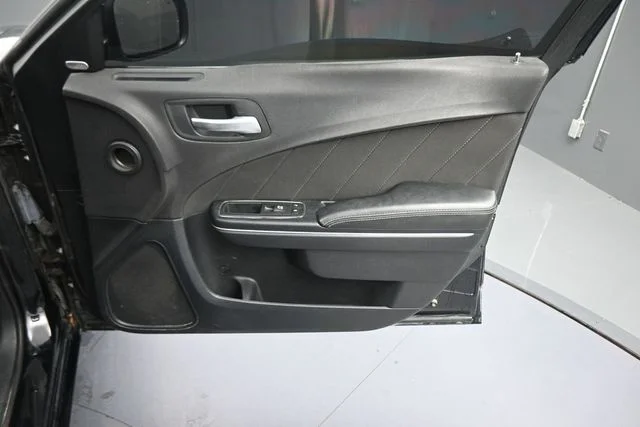 Used 2016 Black Dodge SXT image 20