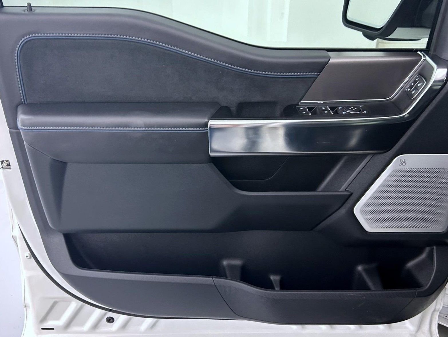 Used 2025 White Ford Platinum image 10