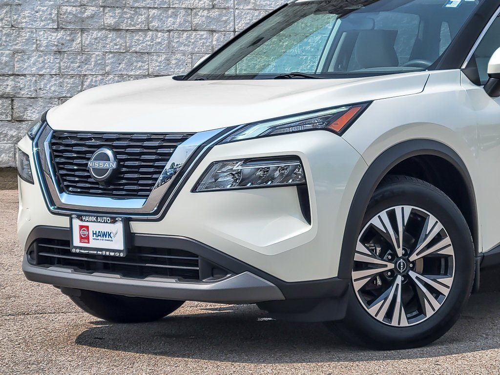 Used 2023 Pearl White Tricoat Nissan SV image 2