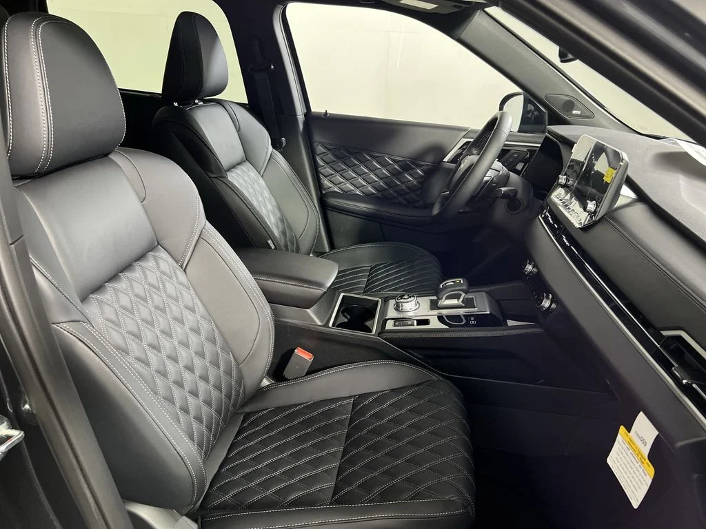 New 2026 Gray Nissan Platinum image 27