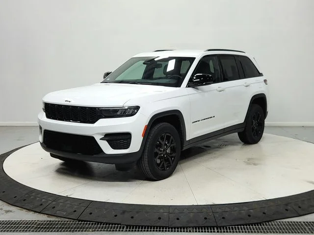 Used 2024 White Jeep Altitude image 4