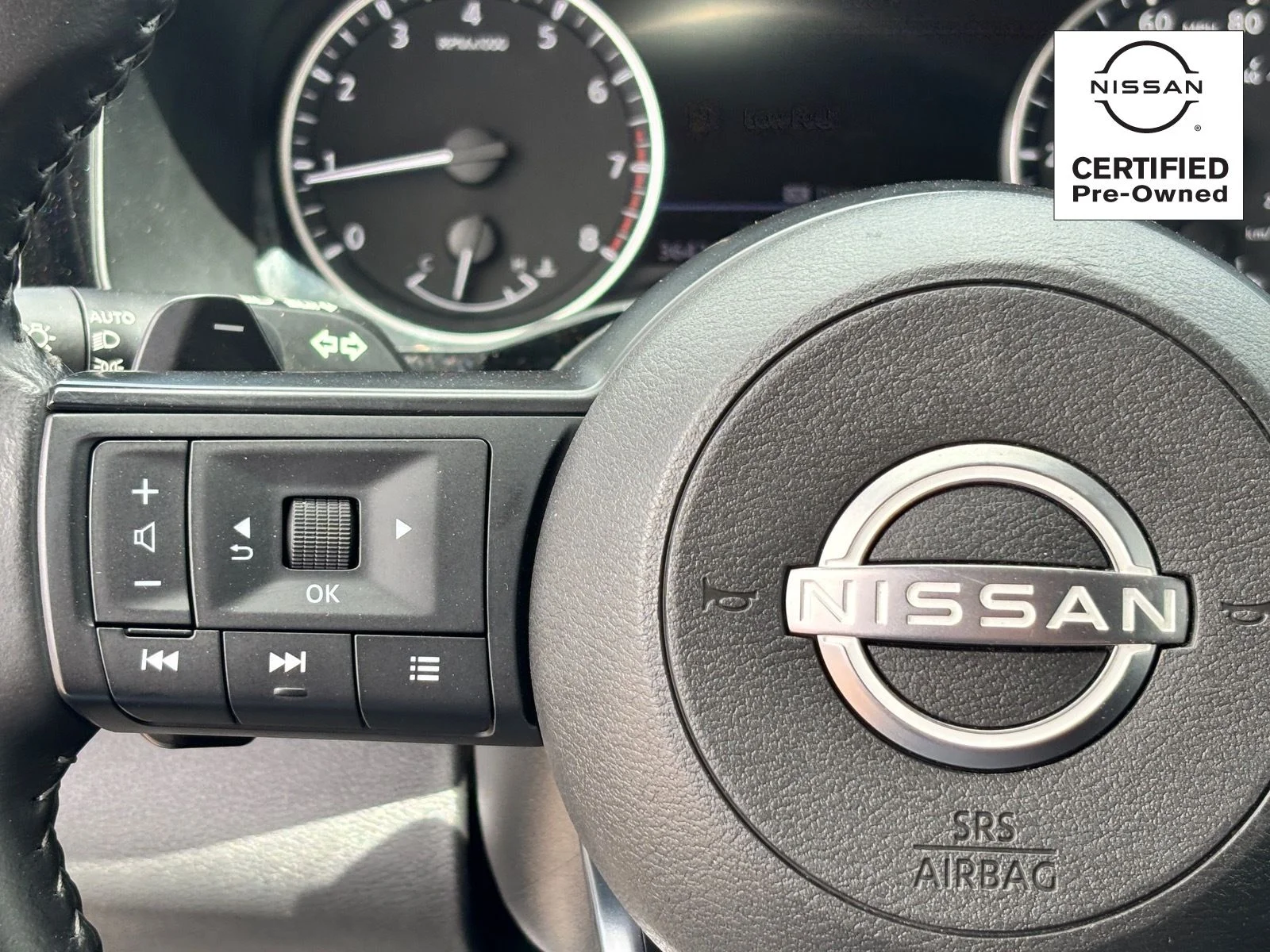 Used 2025 Deep Ocean Blue Pearl Nissan SV image 19