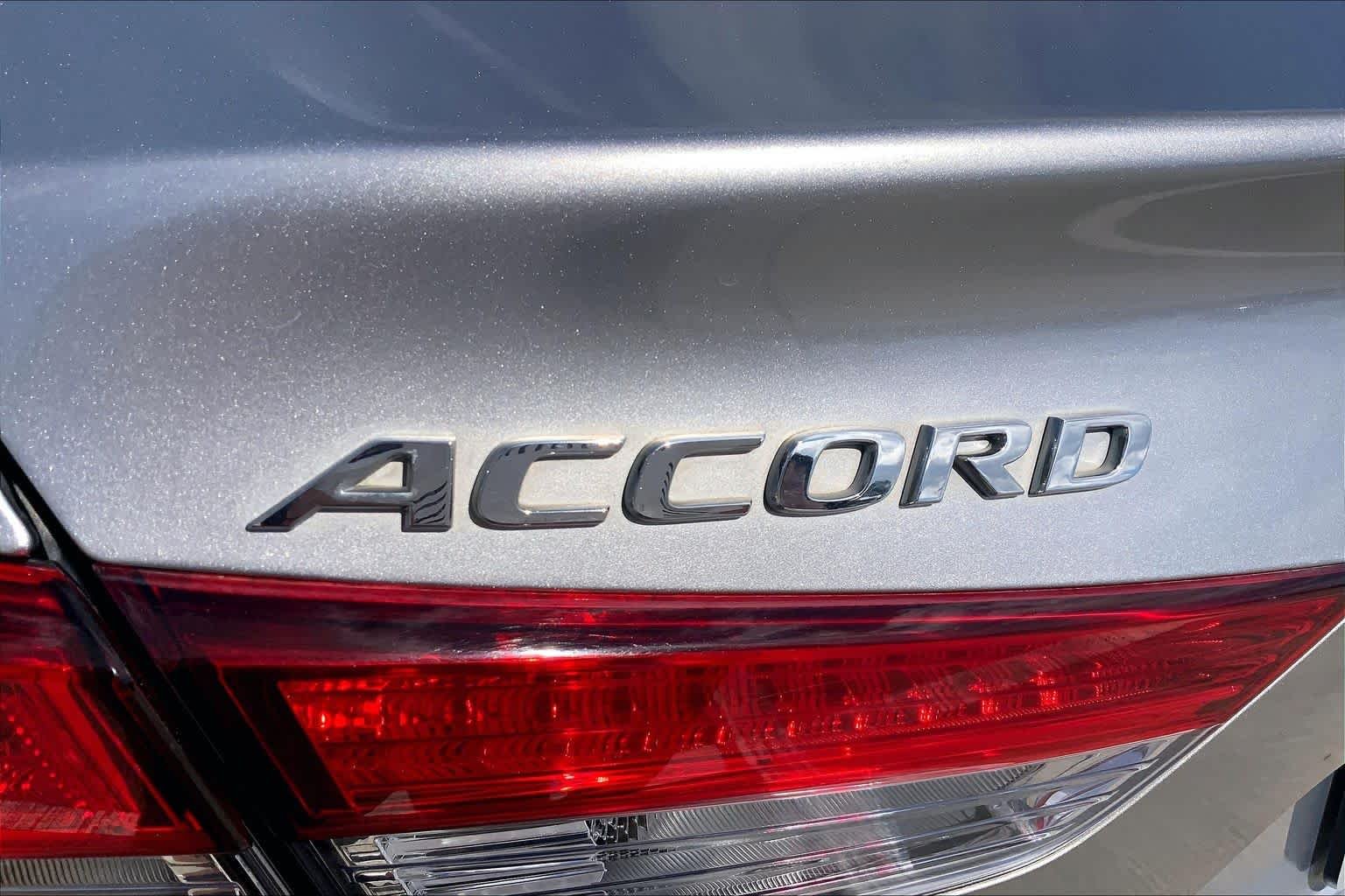 Used 2019 Lunar Silver Metallic Honda EX-L image 30