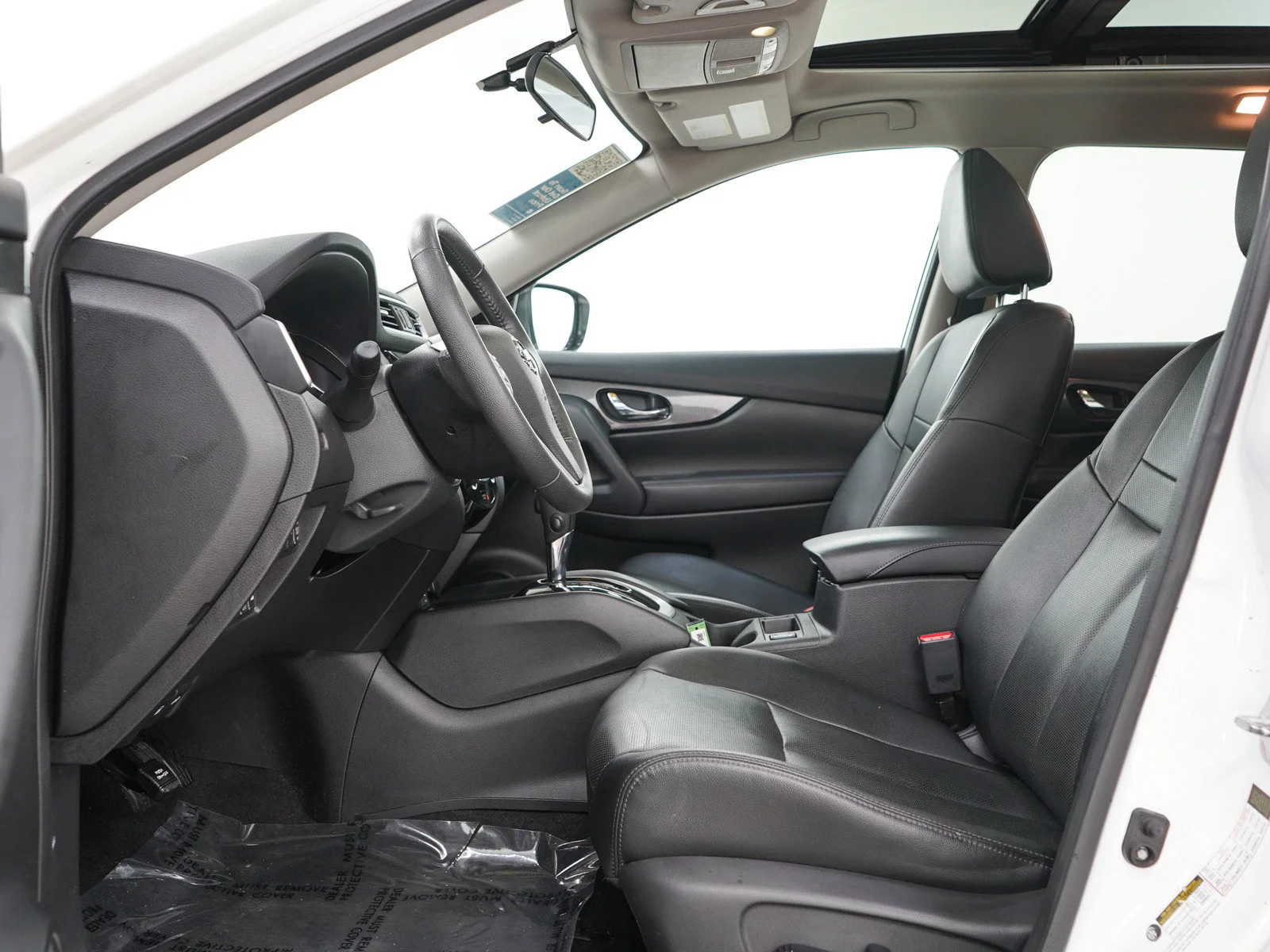 Used 2016 Pearl White Nissan SL image 19