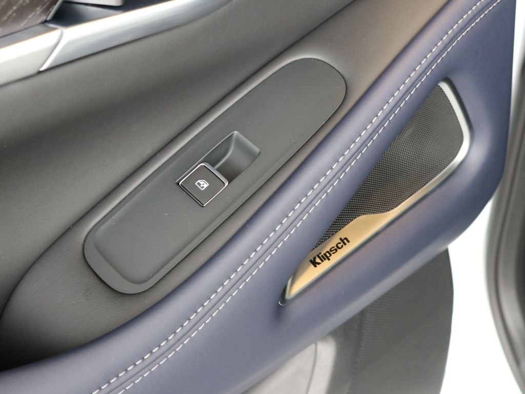 New 2026 2T RAD WHT INFINITI Sport AWD image 29