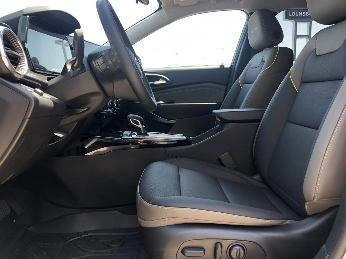 New 2026 Green Chevrolet Fwd 4dr Activ image 10