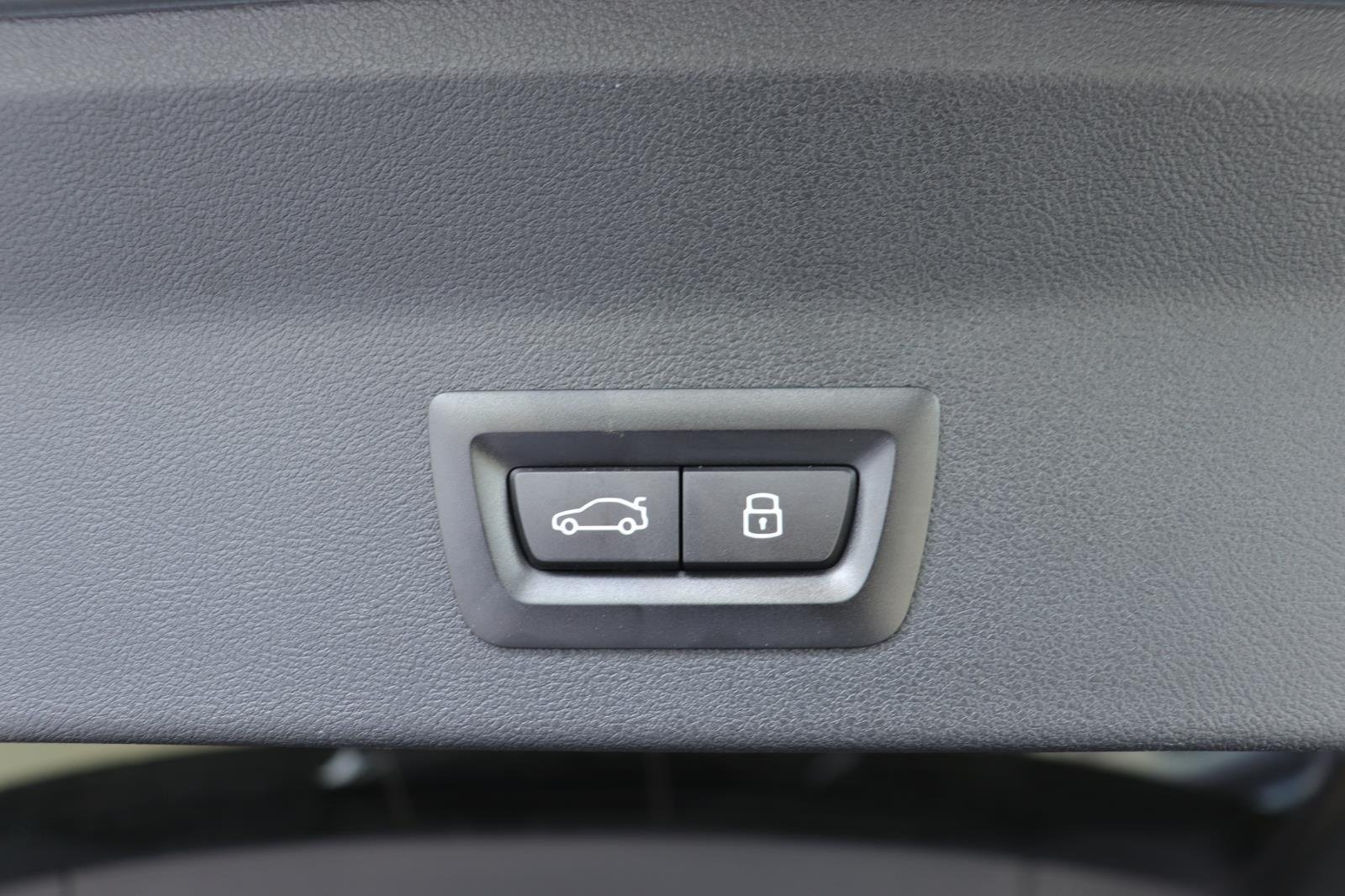 Used 2024 Skyscraper Grey Metallic BMW sDrive30i image 17