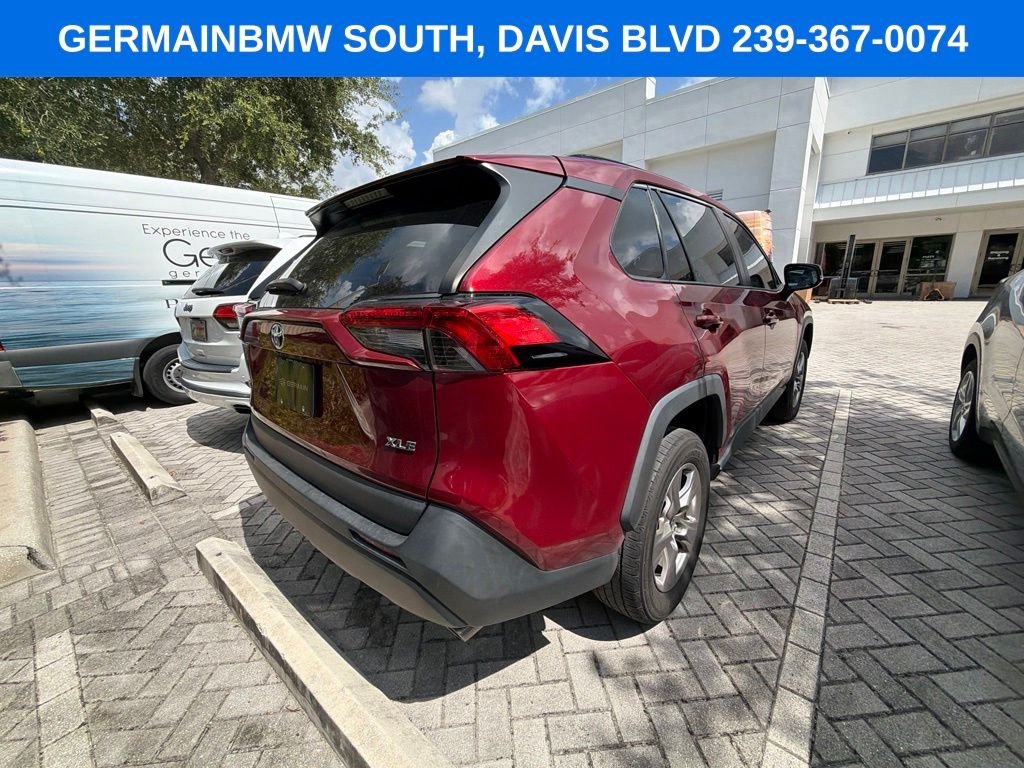 Used 2022 Pearl Toyota XLE image 9