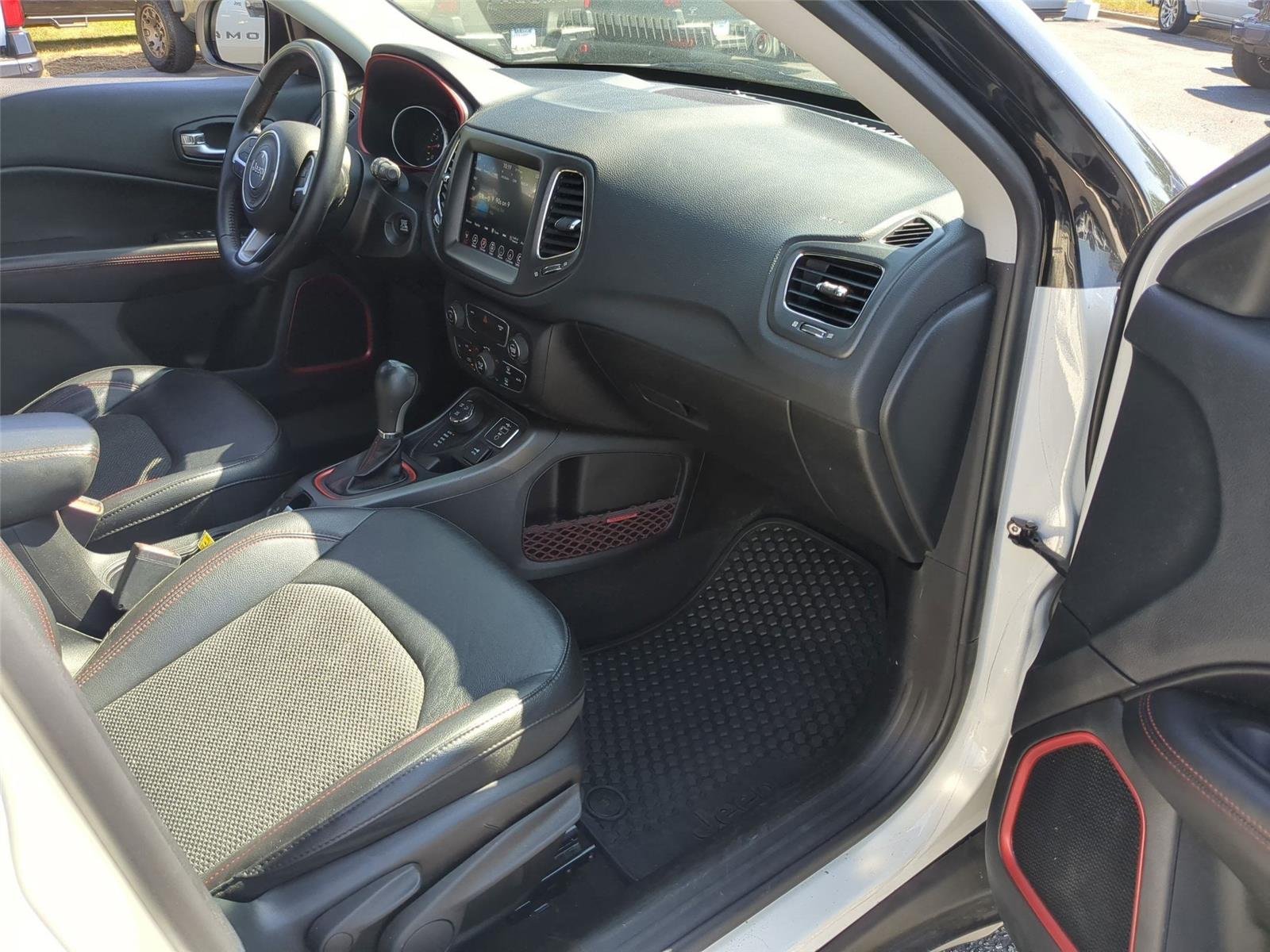 Used 2019 White Clearcoat Jeep Trailhawk image 38