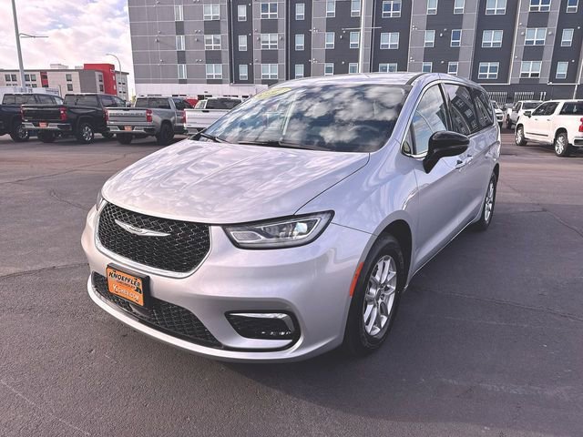 2024 Chrysler Pacifica Touring L's photo