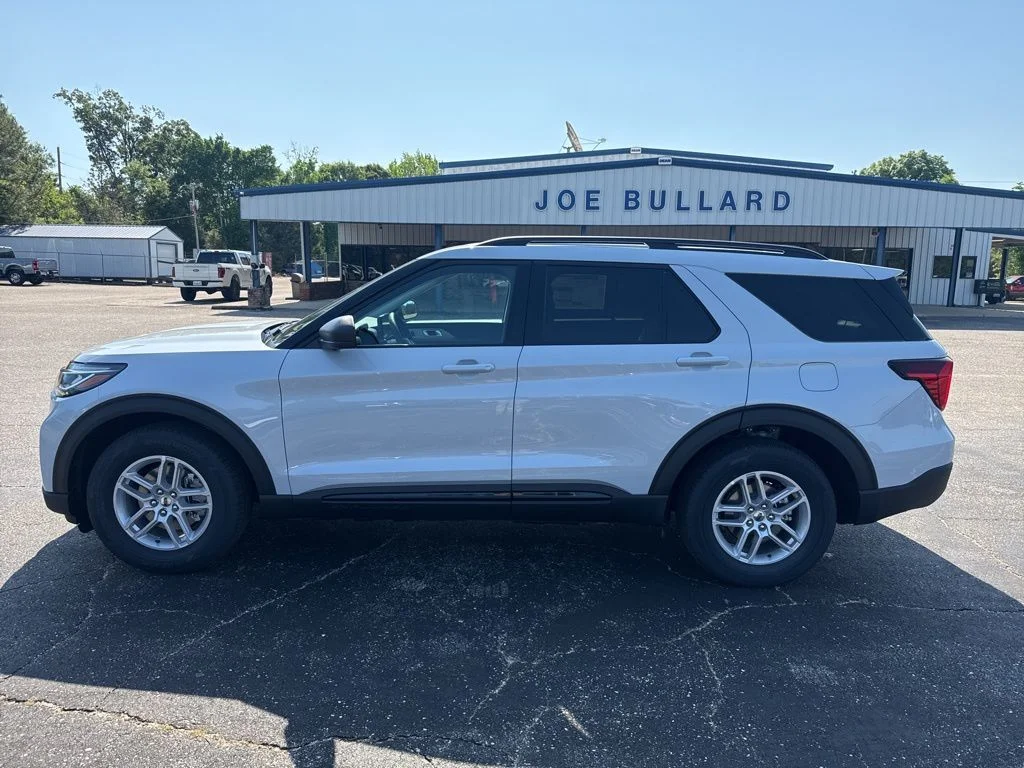 New 2026 Space White Metallic Ford Active image 4