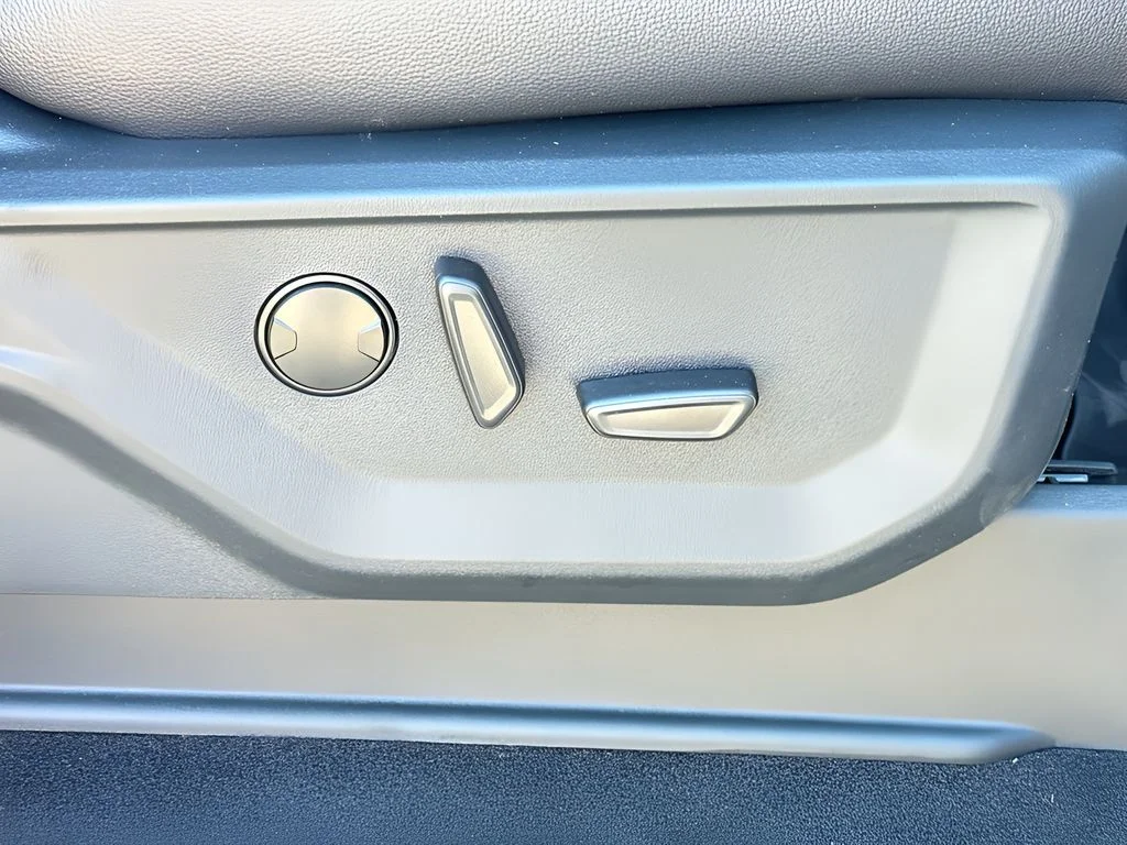 New 2025 Carbonized Gray Metallic Ford LARIAT image 36