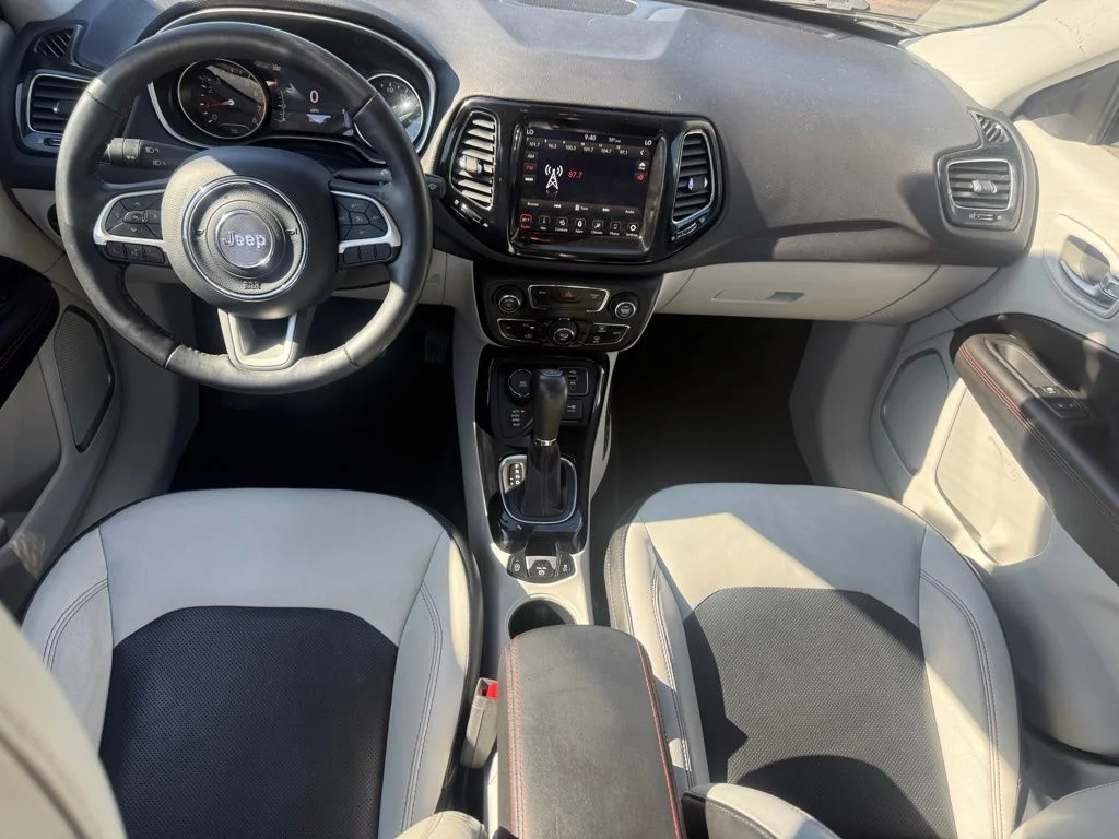 Used 2018 Silver Jeep Limited image 31