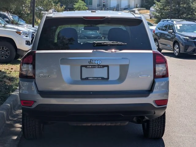 Used 2017 Billet Silver Metallic Jeep Latitude image 4
