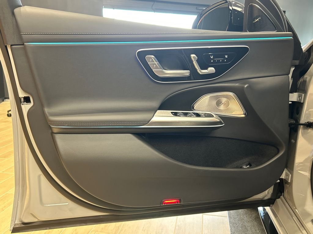 New 2027 MANUFAKTUR Alpine Grey Mercedes-Benz AMG® E 53 Hybrid Wagon image 7