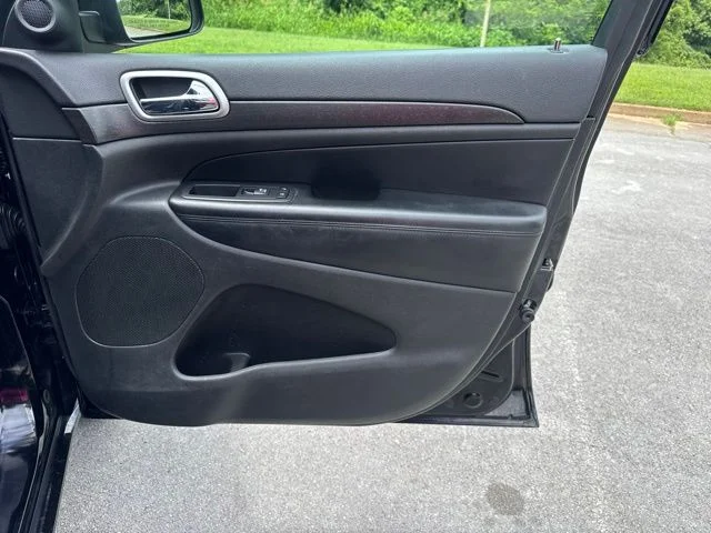 Used 2018 Black Jeep Altitude image 9