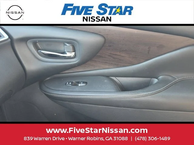 Used 2019 Black Nissan Platinum image 12