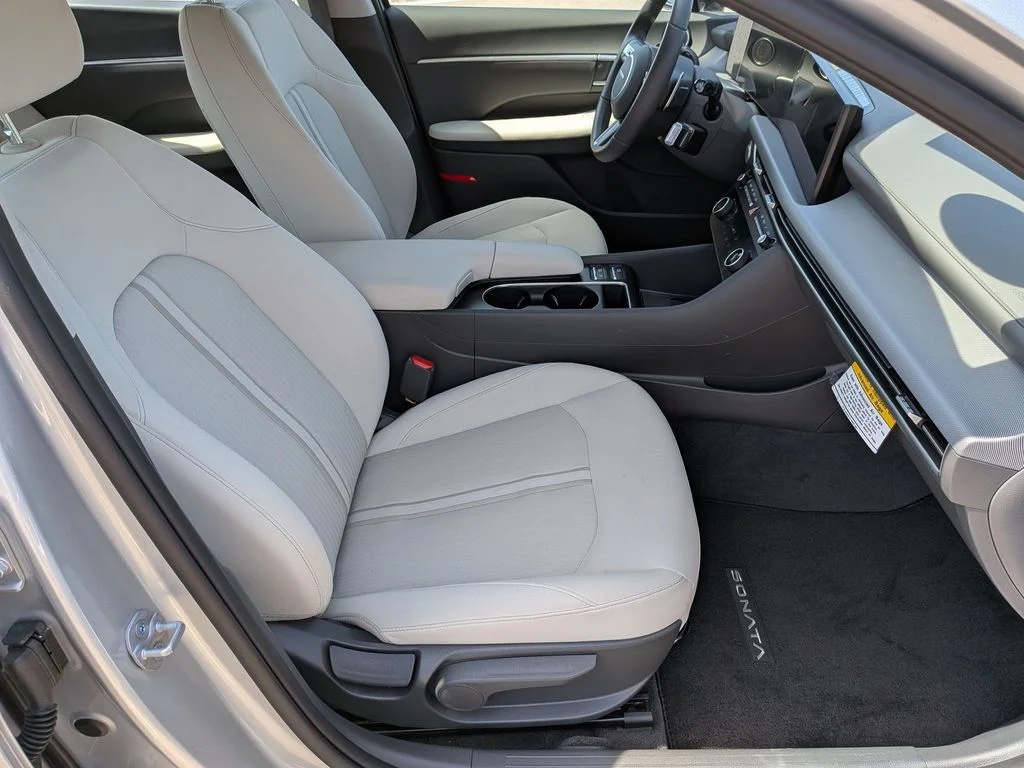 Used 2026 Silver Hyundai SEL Sport image 27