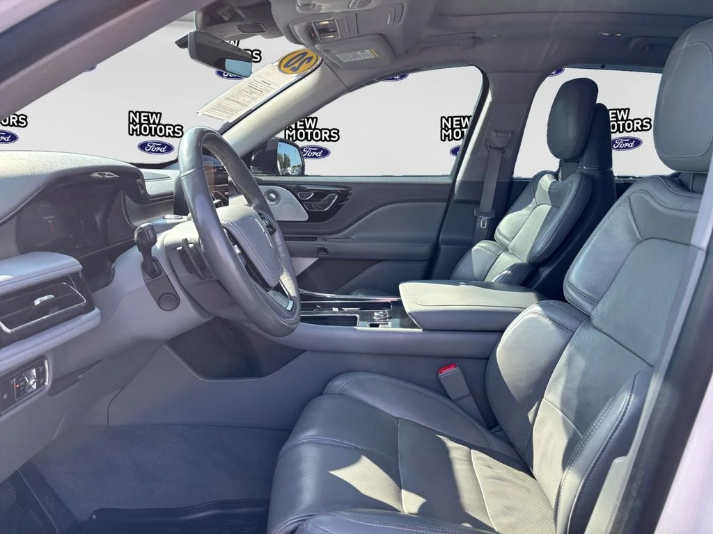 Used 2020 White Metallic Lincoln Reserve image 9