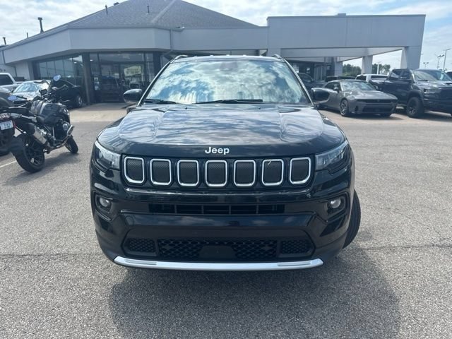 Used 2022 Diamond Black Crystal Pearlcoat Jeep Limited image 2