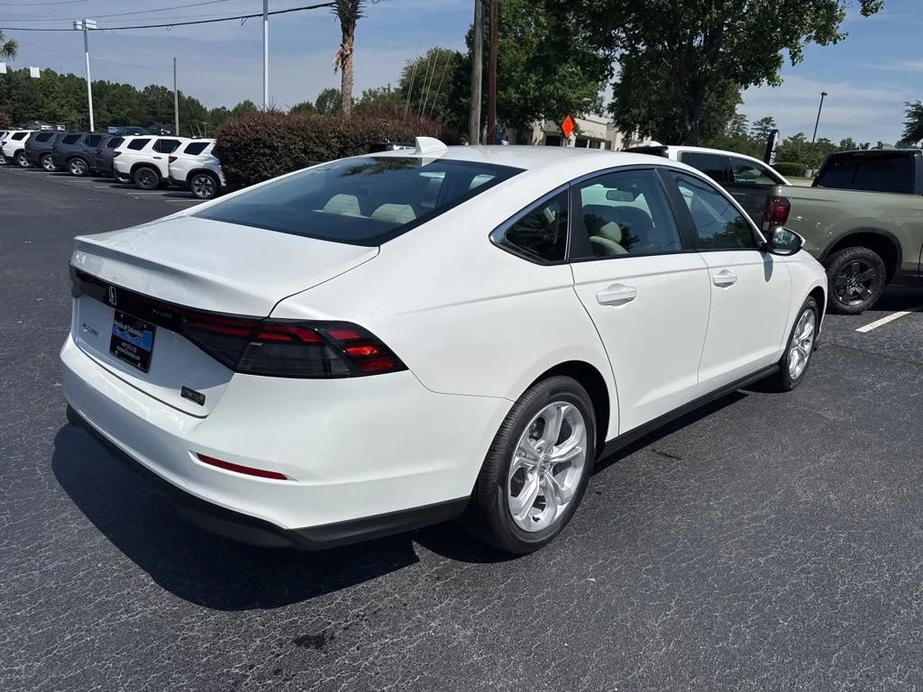 New 2026 Platinum White Pearl Honda LX image 3