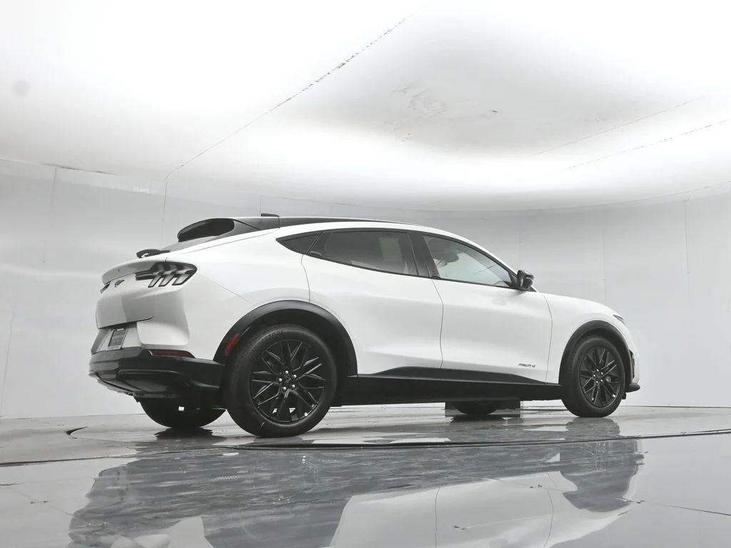 New 2026 Star White Metallic Tri-coat Ford Premium image 47