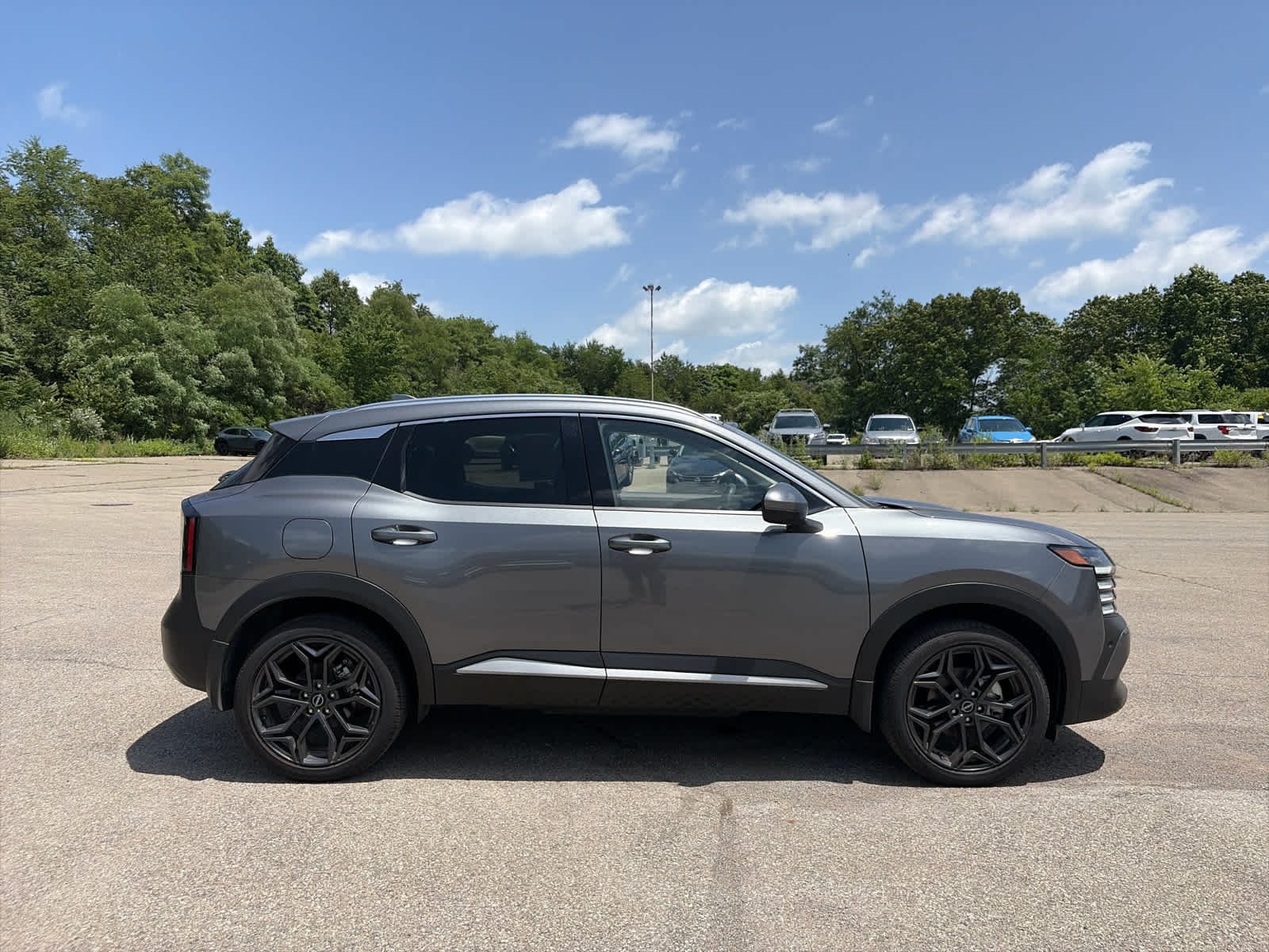 Used 2025 Gun Metallic Nissan SR image 3