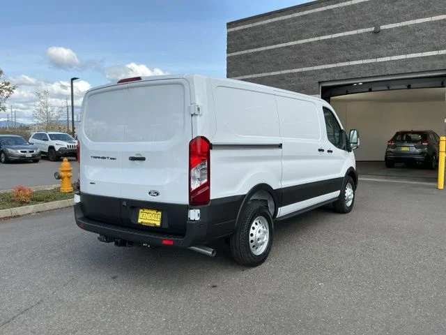 New 2026 Oxford White Ford Base image 4