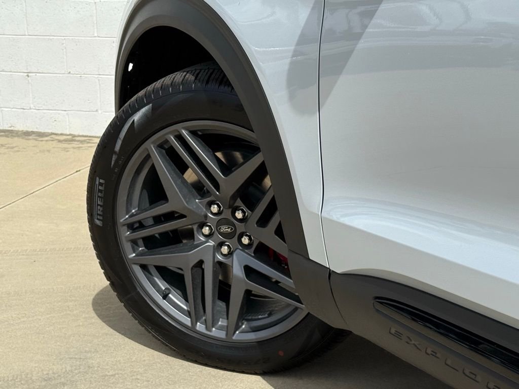 New 2026 Space White Metallic Ford ST image 15