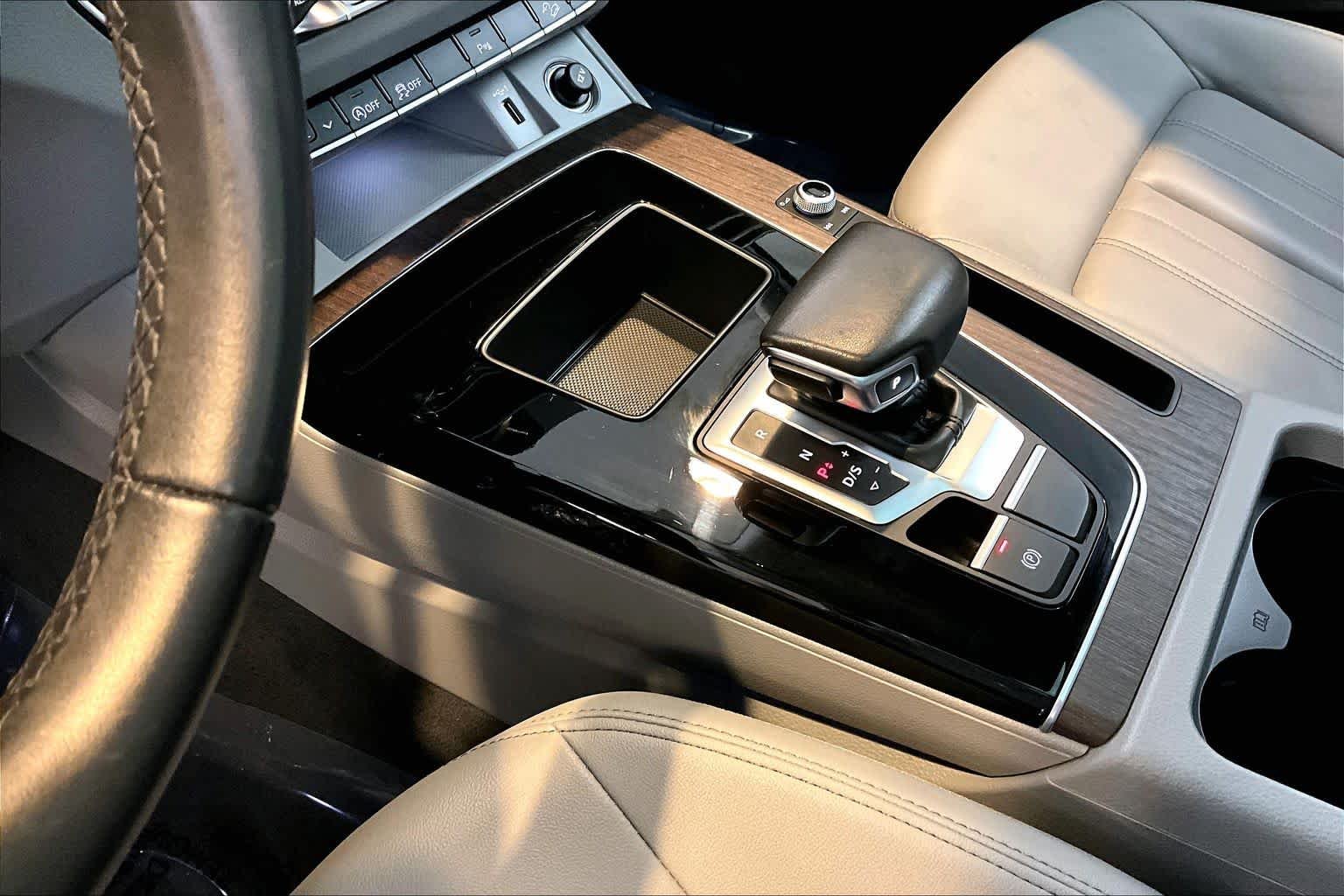 Used 2023 Daytona Gray Pearl Effect Audi S line Premium image 17