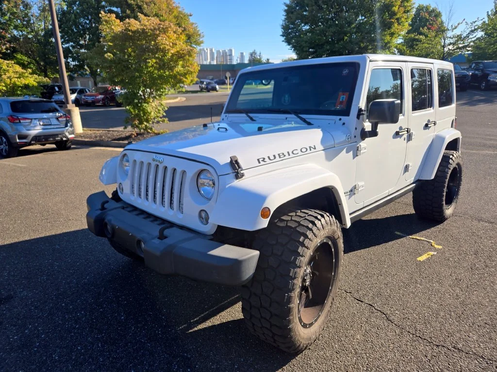 Used 2015 White Jeep Unlimited Rubicon image 3