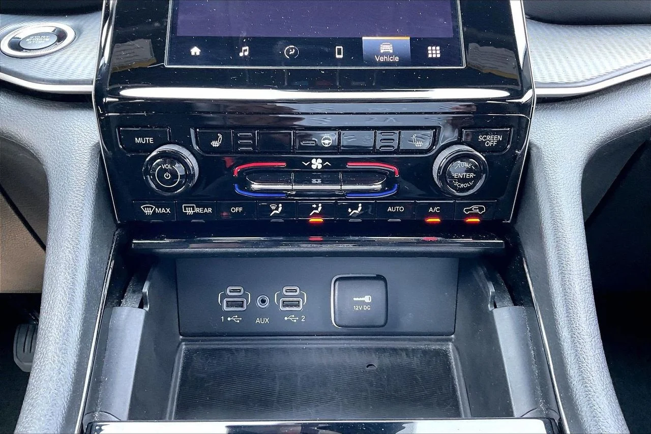 Used 2023 Gray Jeep Altitude X image 17