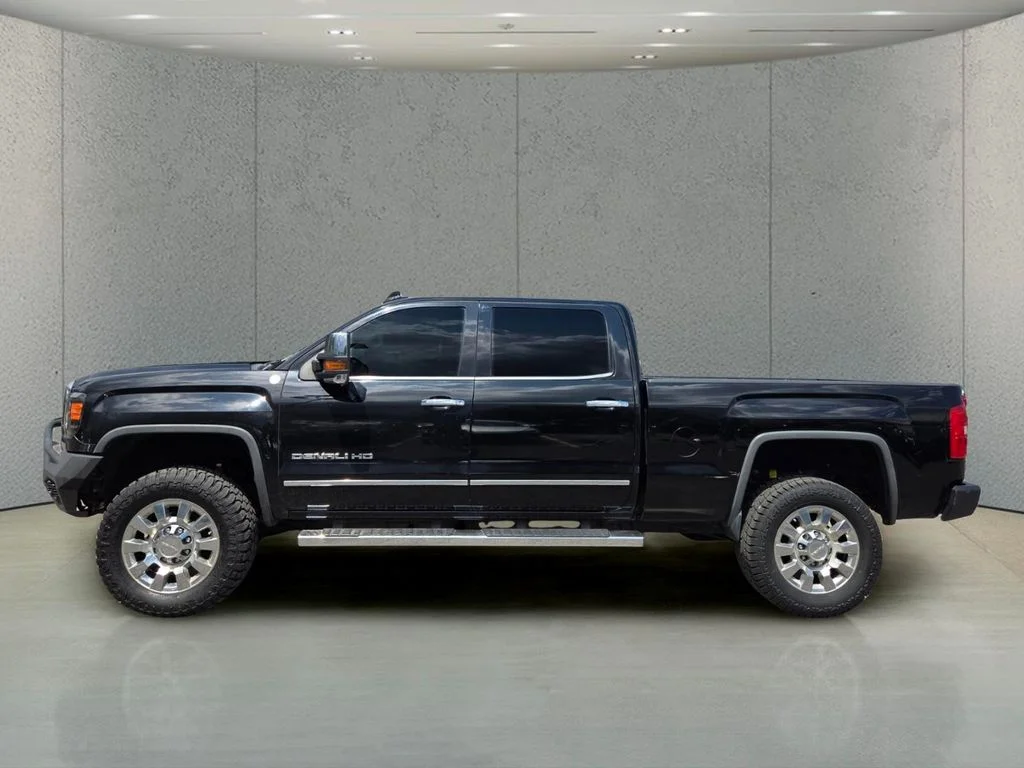 Used 2015 Black GMC Denali image 2