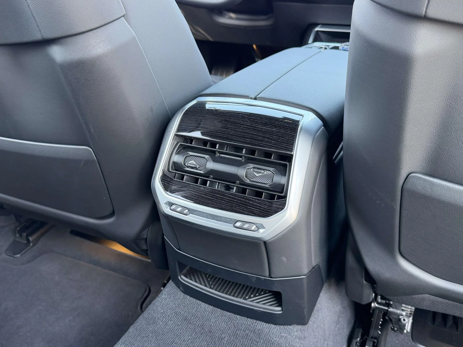 2026 BMW 7 Series 740i - Photo 16