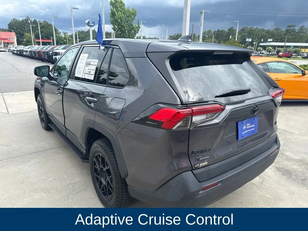 Used 2022 Magnetic Gray Metallic Toyota LE image 4