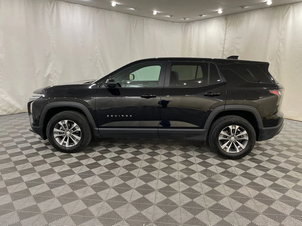 Used 2026 Mosaic Black Metallic Chevrolet AWD LT image 9