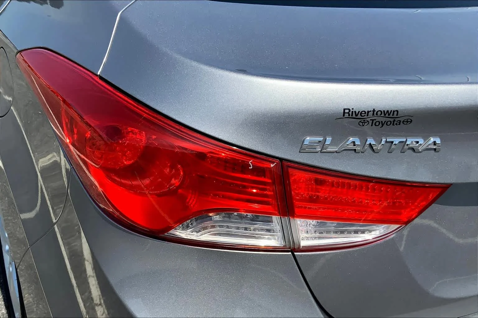 Used 2011 Titanium Gray Metallic Hyundai GLS image 25