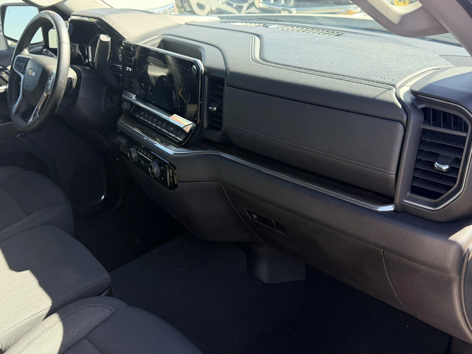 Used 2024 Summit White Chevrolet LT image 7
