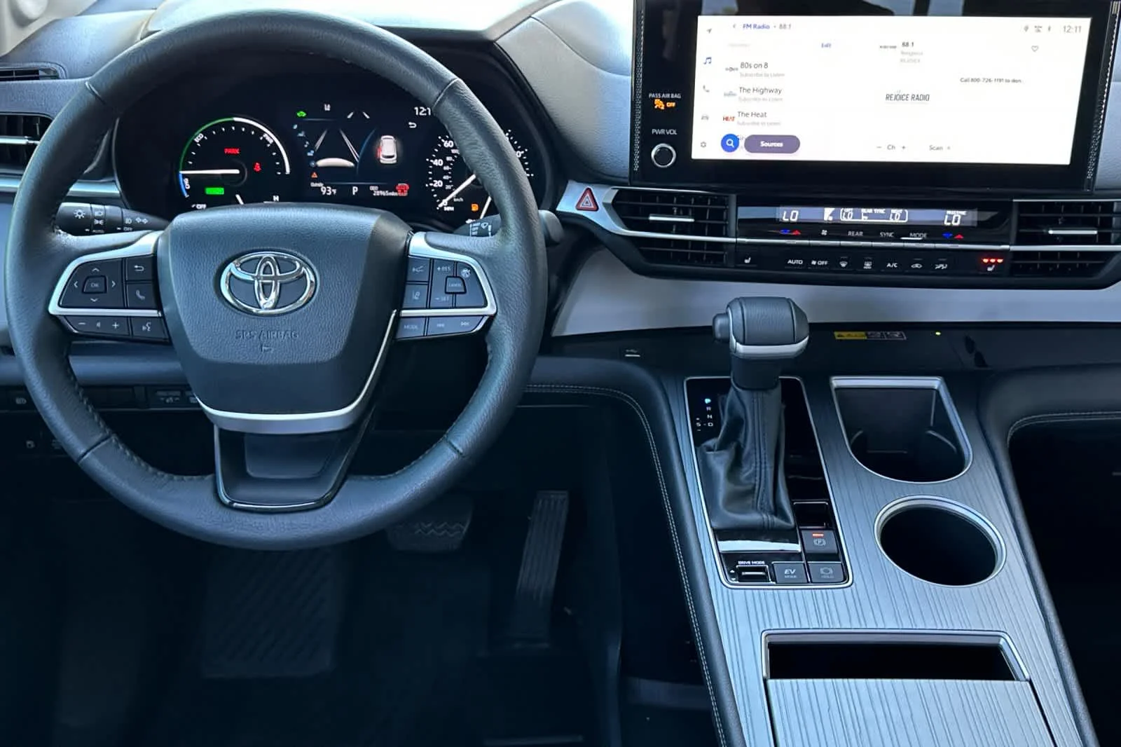 Certified Used 2025 Wind Chill Pearl Toyota XLE image 14