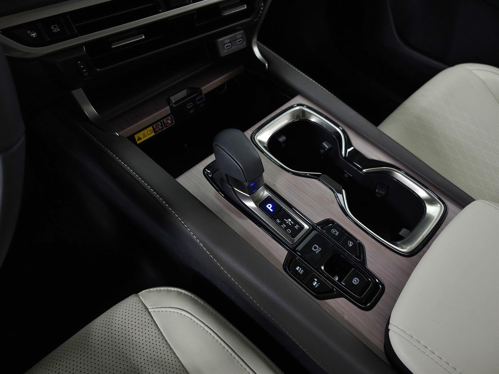 Certified Used 2024 White Lexus PREMIUM PLUS image 32