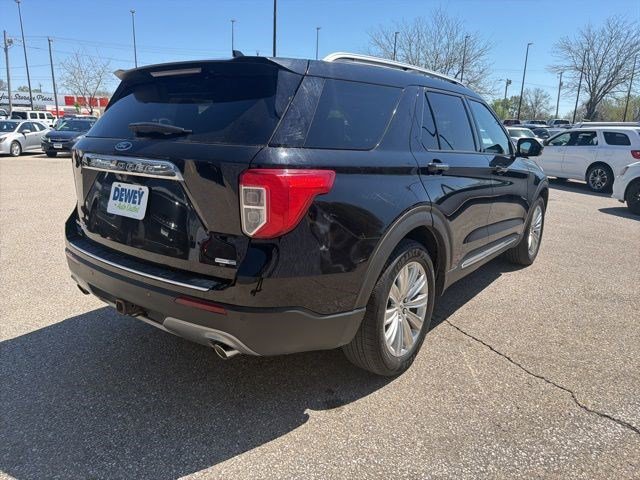 Used 2020 Black Metallic Ford Limited image 5