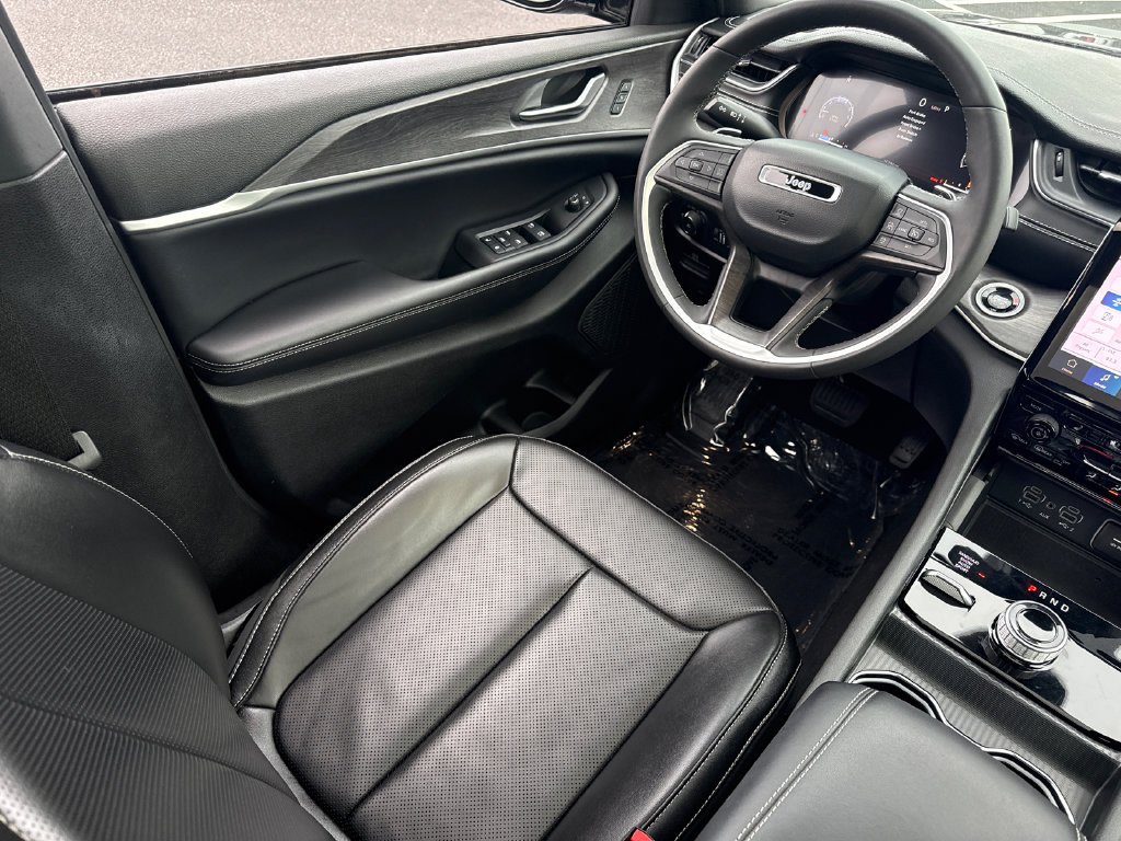 Used 2024 Gray Jeep Limited image 28