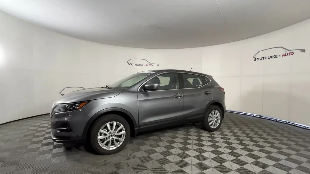 Used 2022 Gray Nissan S image 7