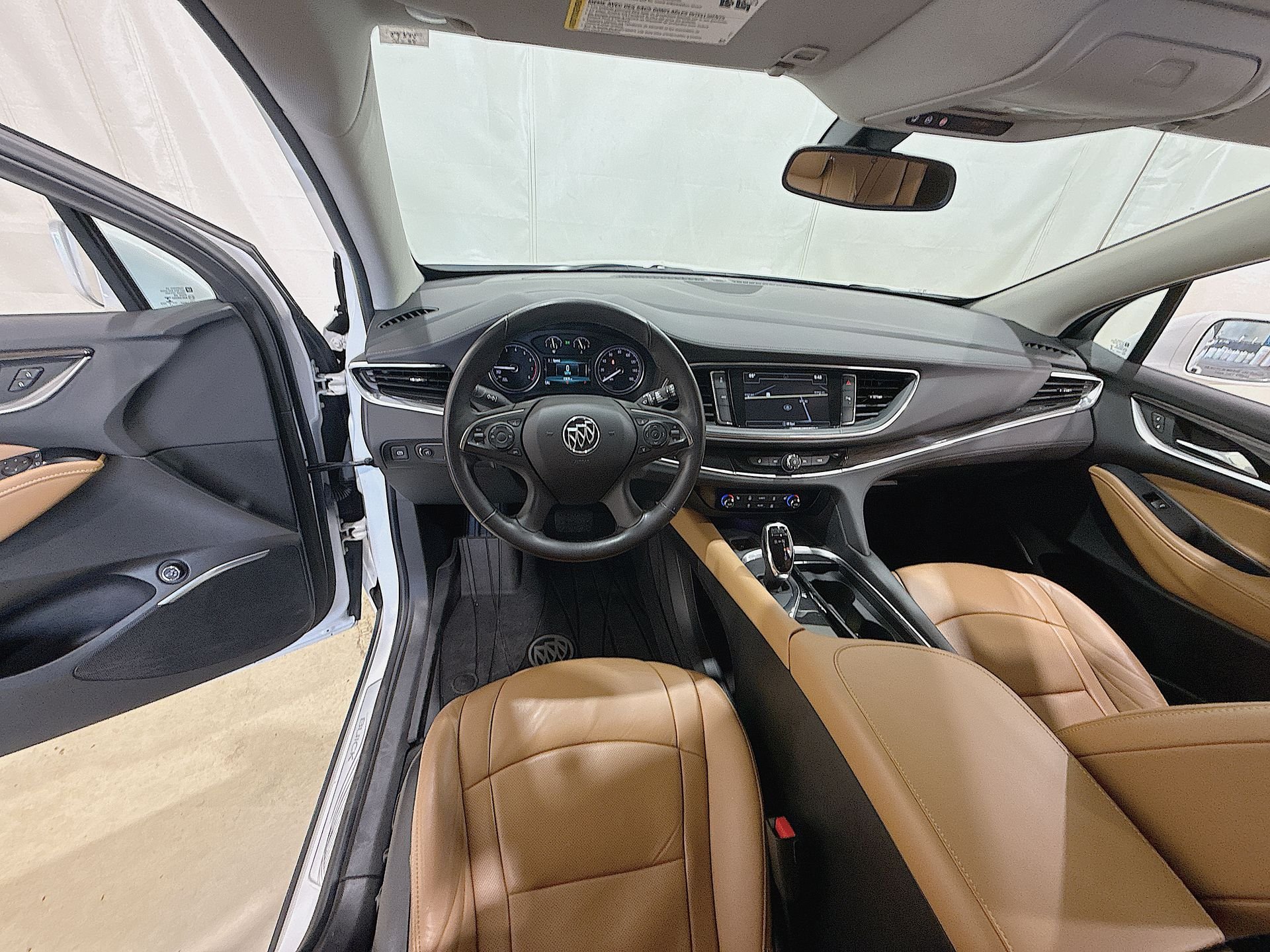 Used 2018 White Frost Tricoat Buick Essence image 20