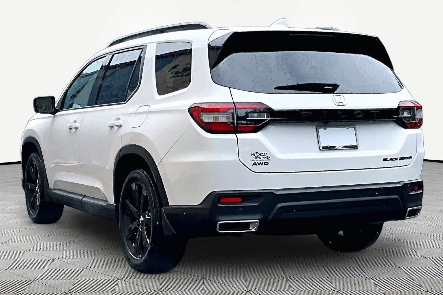 Used 2025 Platinum White Pearl Honda Black Edition image 12
