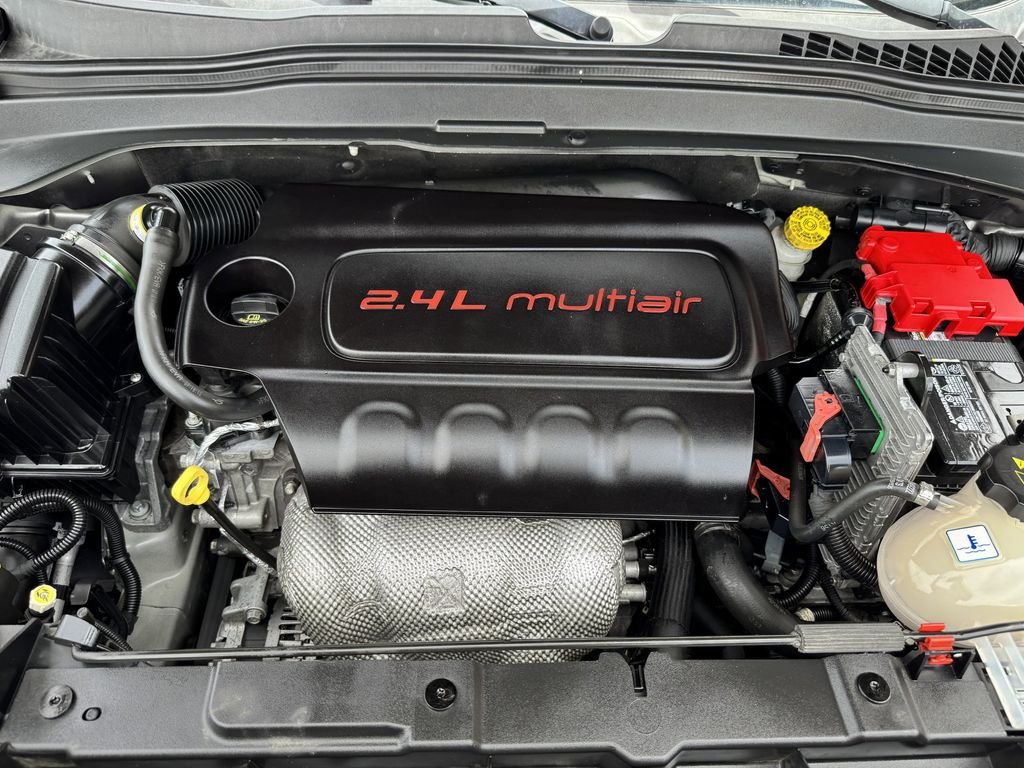 Used 2018 Gray Jeep Latitude image 10