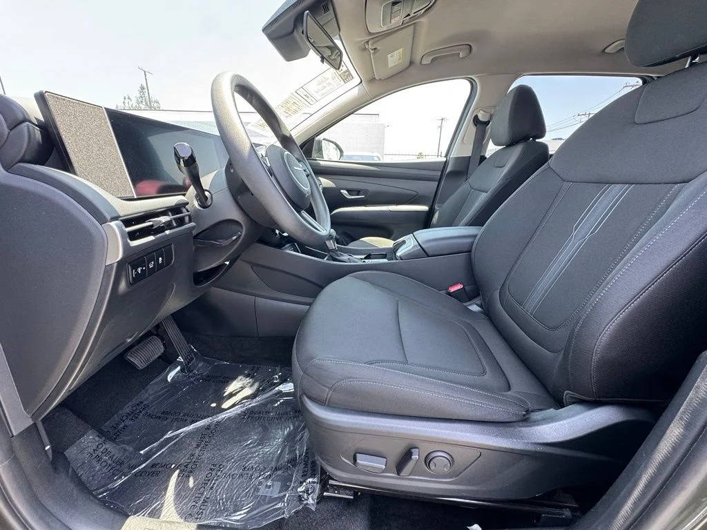 Used 2025 Green Hyundai SEL image 16