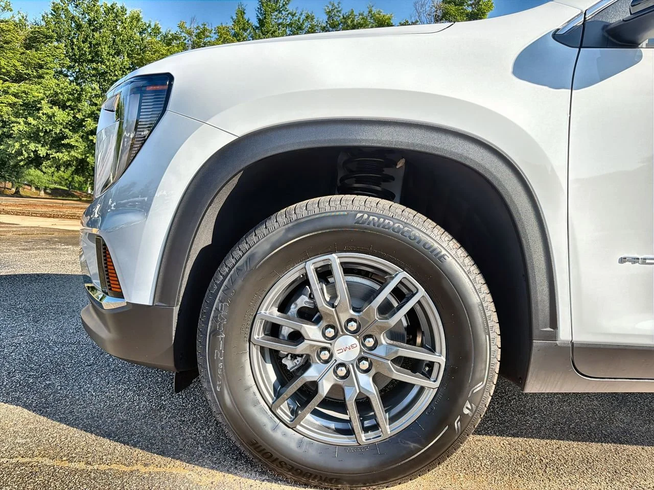 New 2026 Summit White GMC Elevation image 28