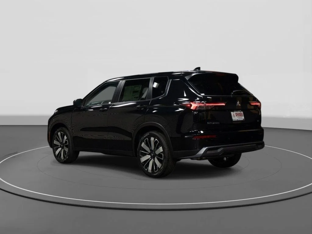 2026 Mitsubishi Outlander SE - Photo 8
